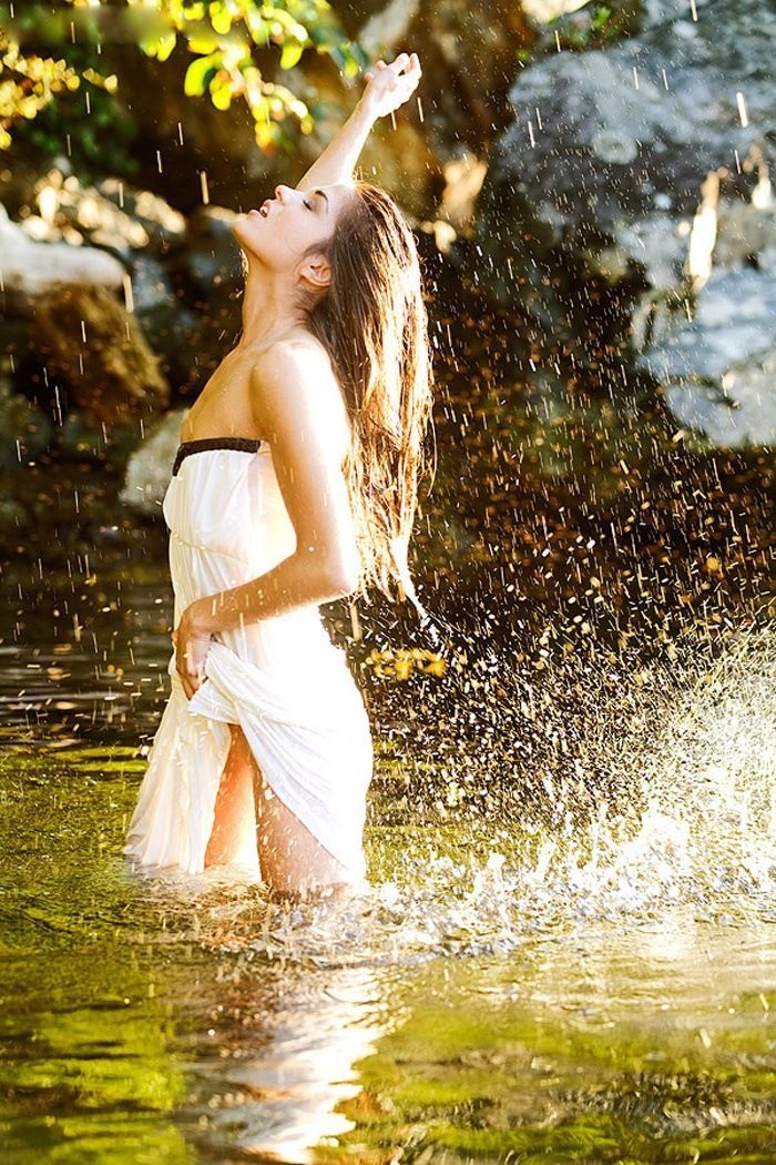 Marie Avgeropoulos in Pasig