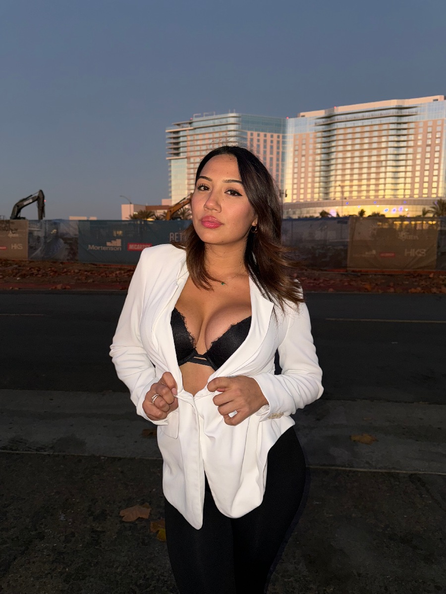 Take a pause and enjoy Ali Cruz — streaming from Pasig