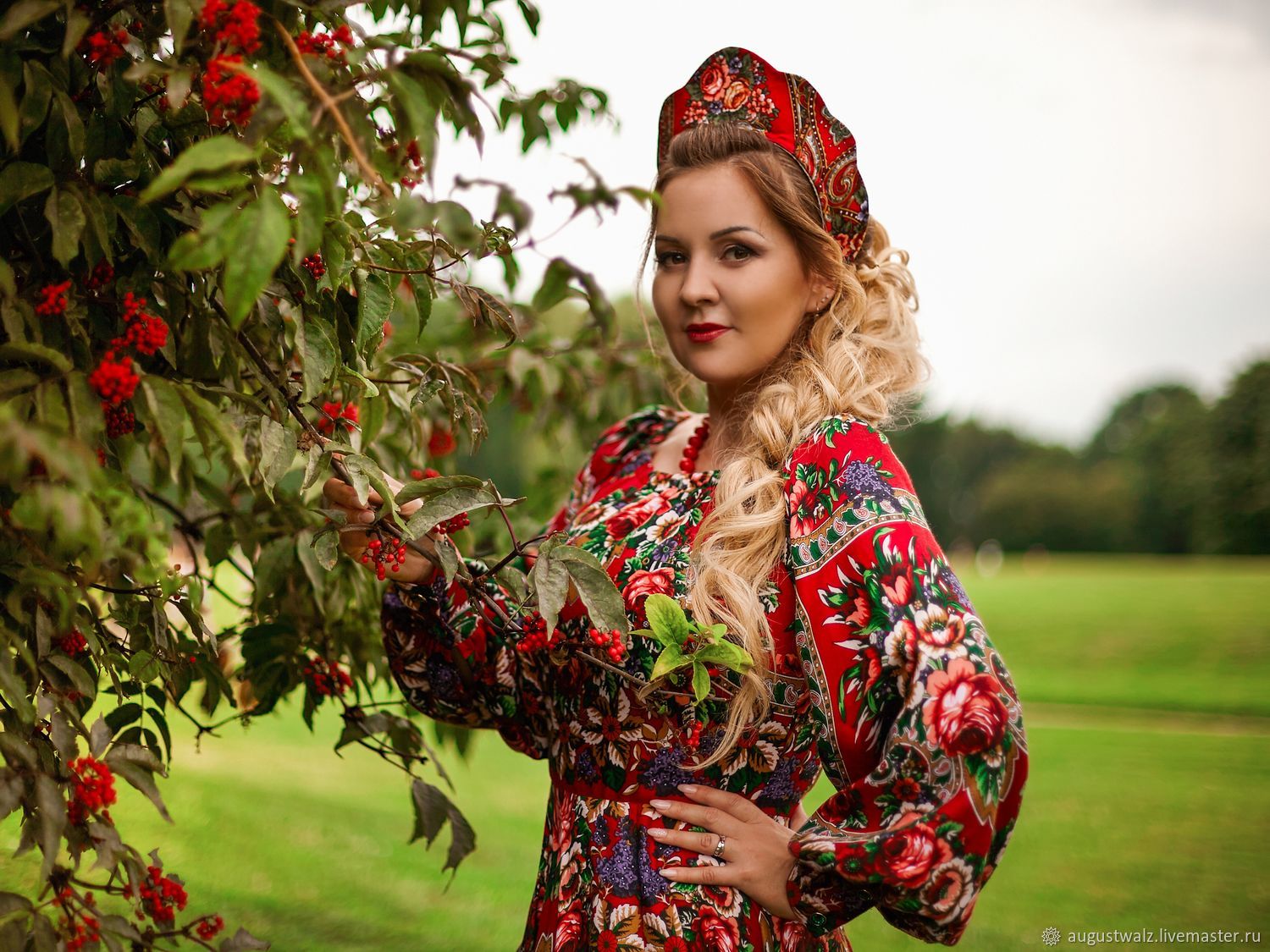 Women in Slavic costumes in Pasig