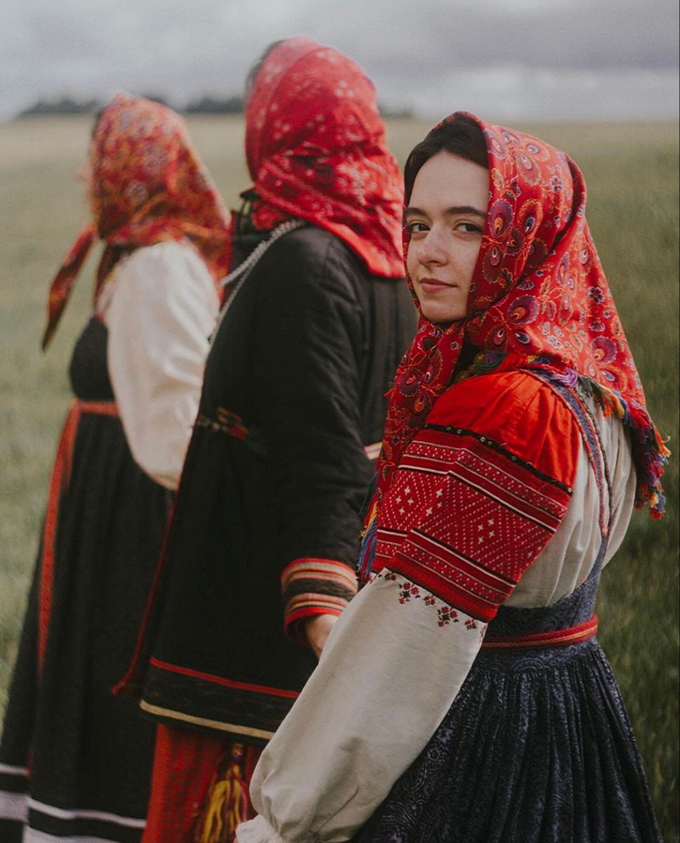 Women in Slavic costumes in Pasig