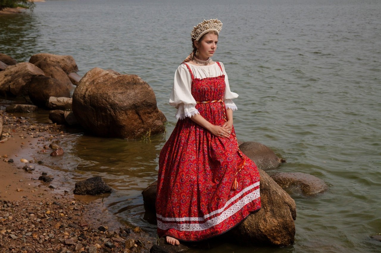 Women in Slavic costumes in Pasig