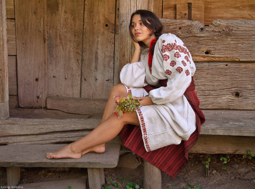 Women in Slavic costumes in Pasig