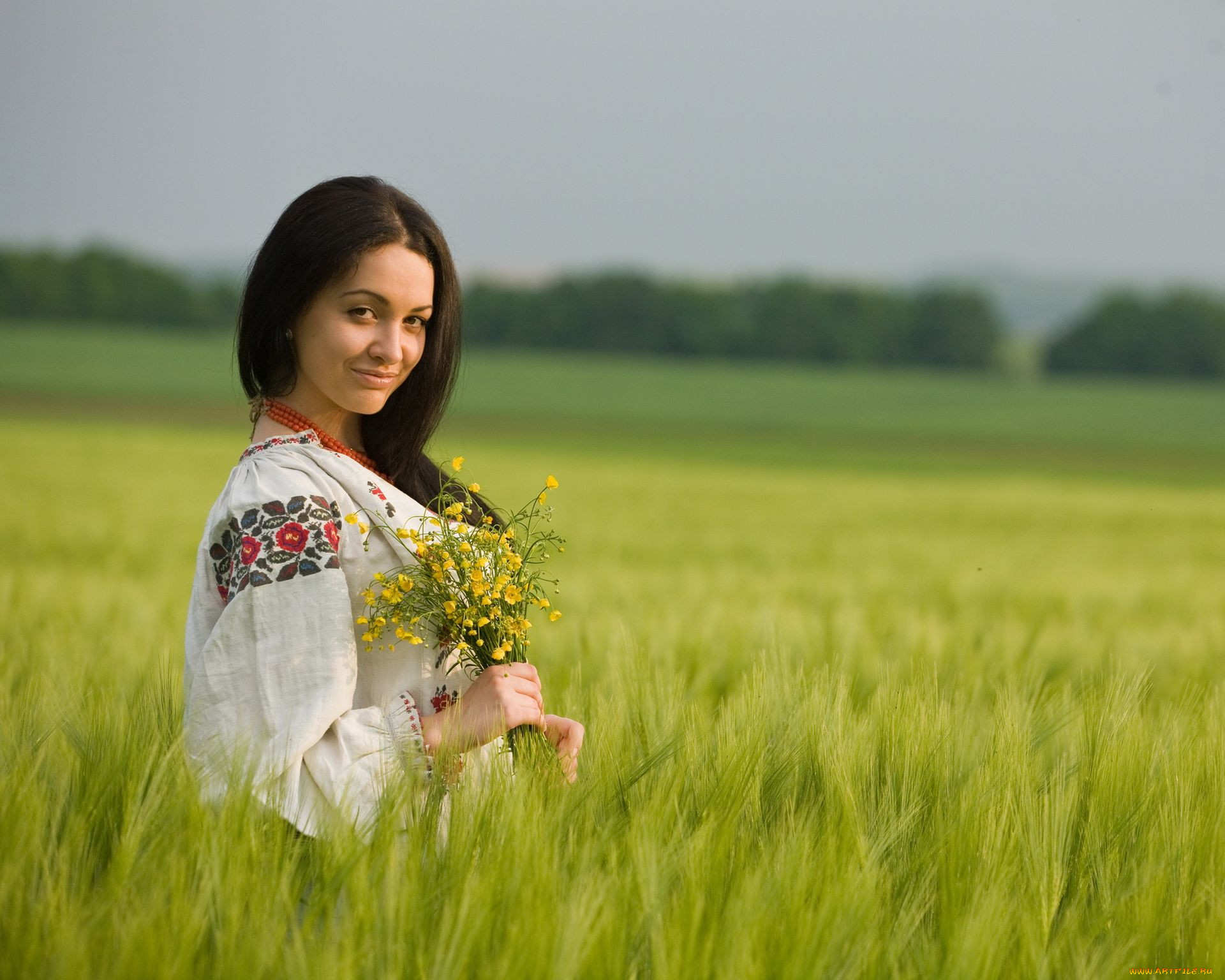 Women in Slavic costumes in Pasig