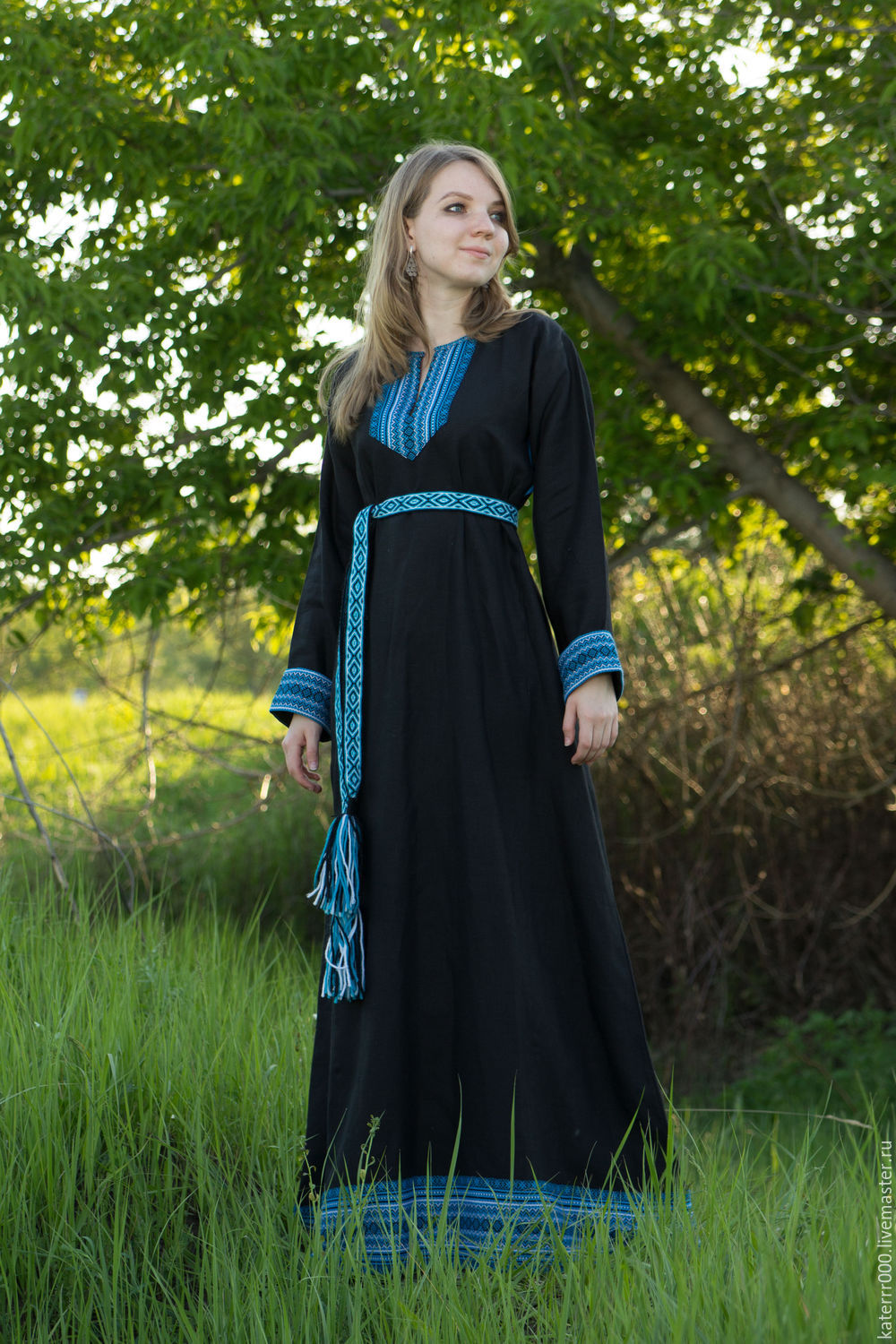 Women in Slavic costumes in Pasig