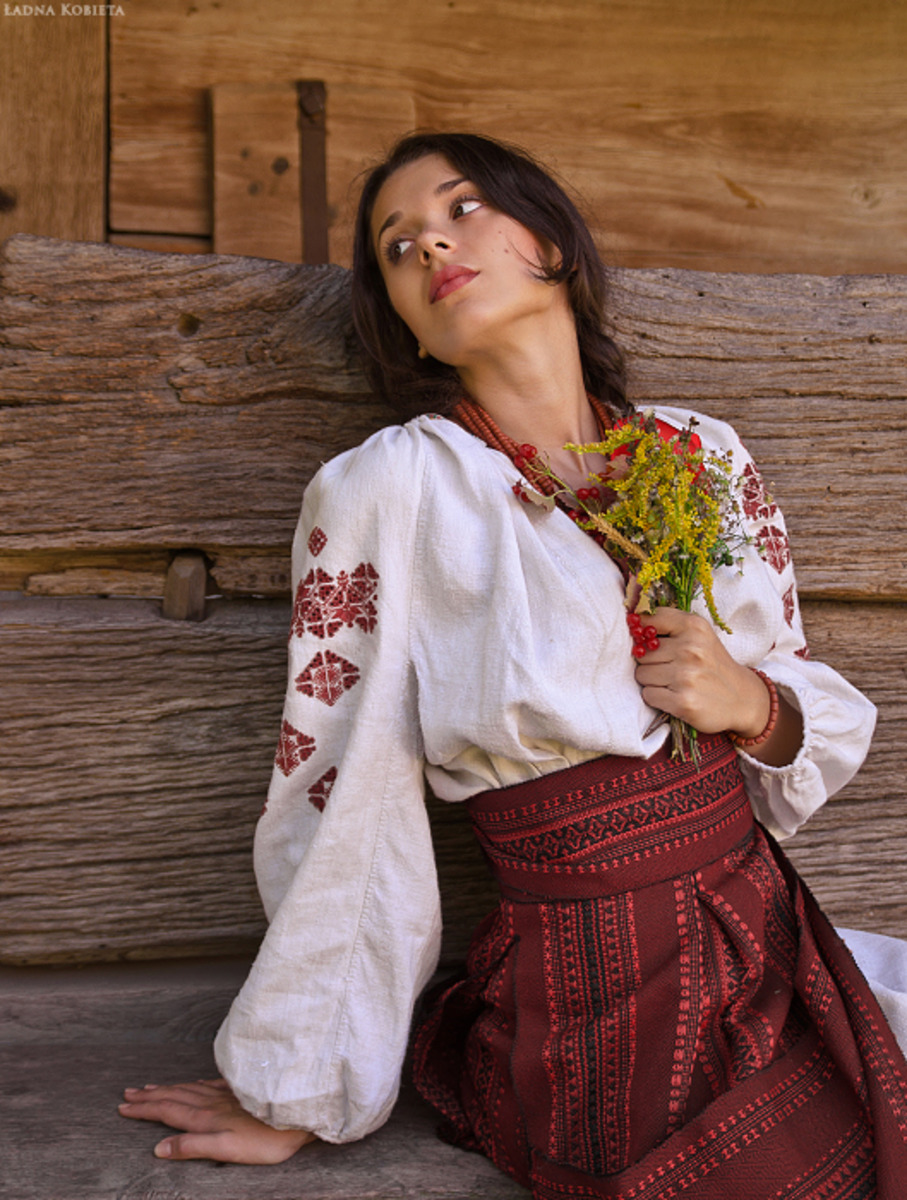 Girls in Slavic costumes in Pasig