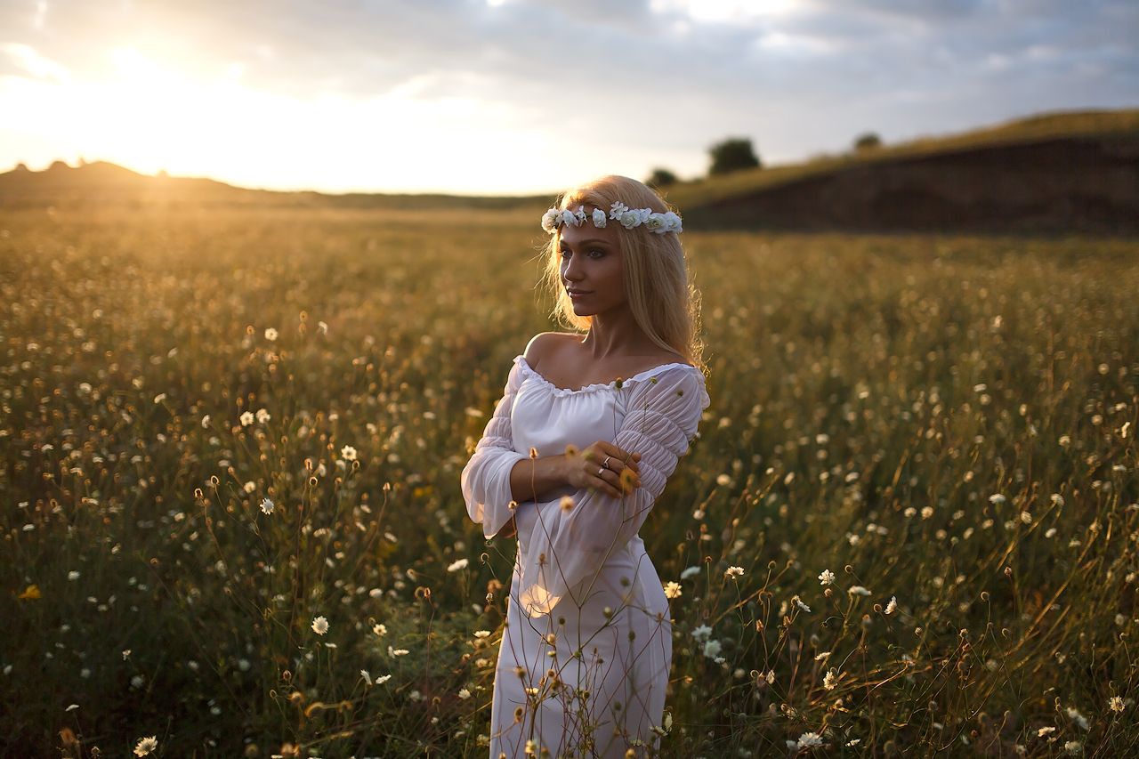 Girls in Slavic costumes in Pasig