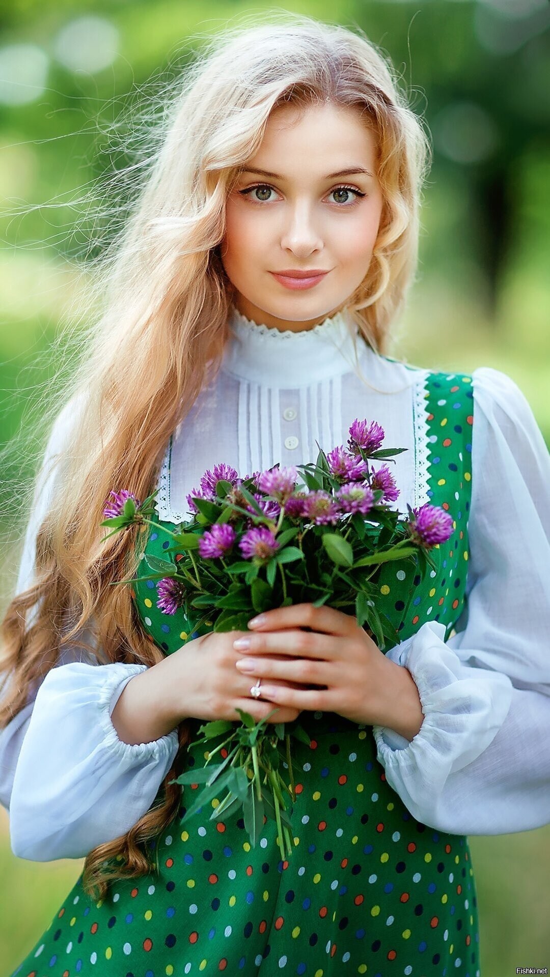 Girls in Slavic costumes in Pasig